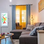 Chill Vibes Luxurious Living House בית הארחה 3*