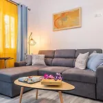 Chill Vibes Luxurious Living House בית הארחה 3*