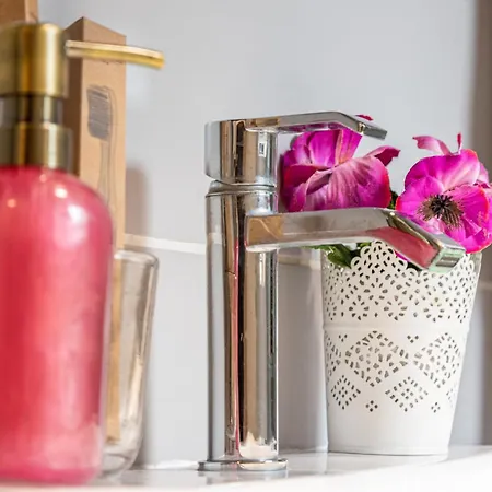 Chill Vibes Luxurious Living House בית הארחה 4*